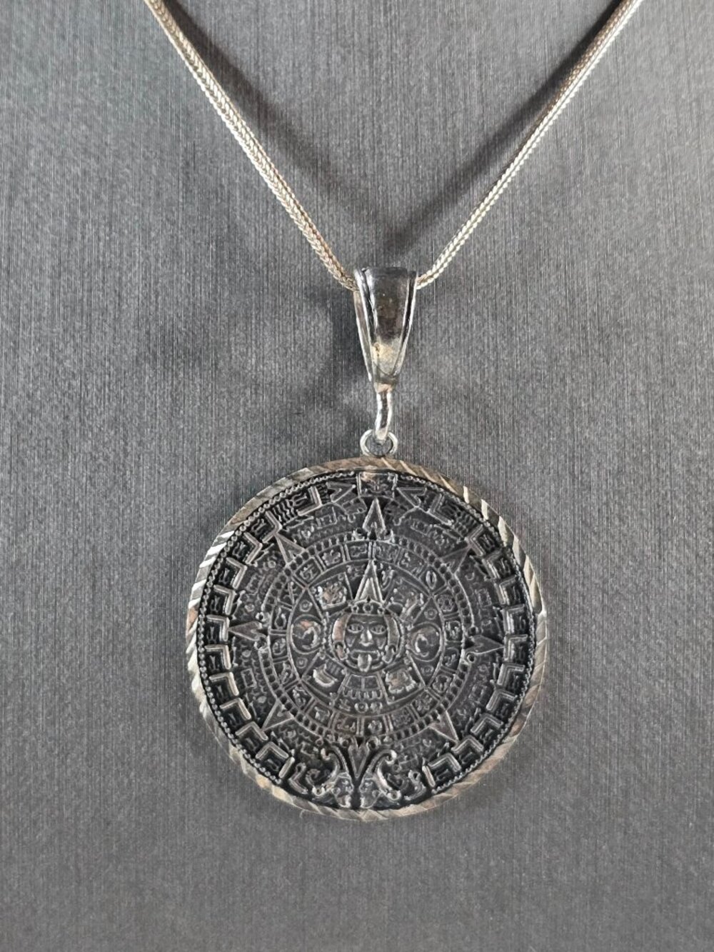 Vintage Sterling Silver Mayan Aztec Calendar Pendant Necklace 16.5g #E6105